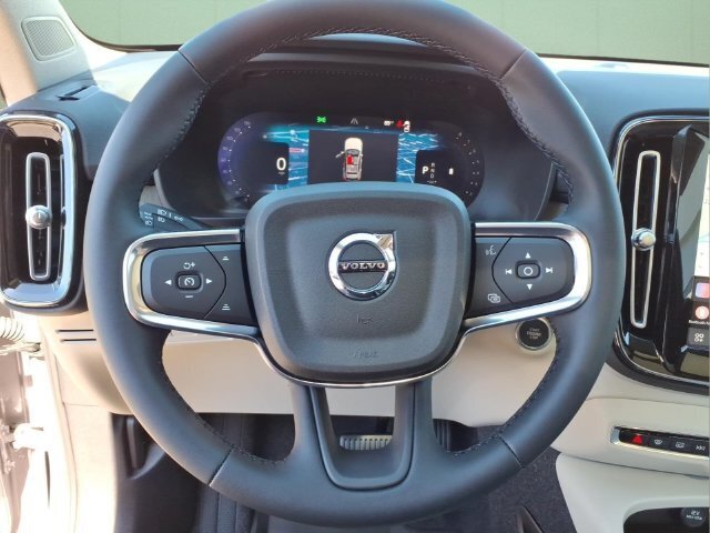 New 2026 Volvo XC40 B5 Plus w/ Protection Package Premier AWD/4WD image 19