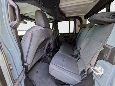 New 2025 Jeep Gladiator Sport image 17