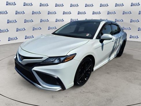 Used 2021 Toyota Camry XSE FWD image 3