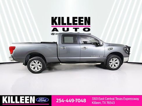 Used 2017 Nissan Titan SV image 9