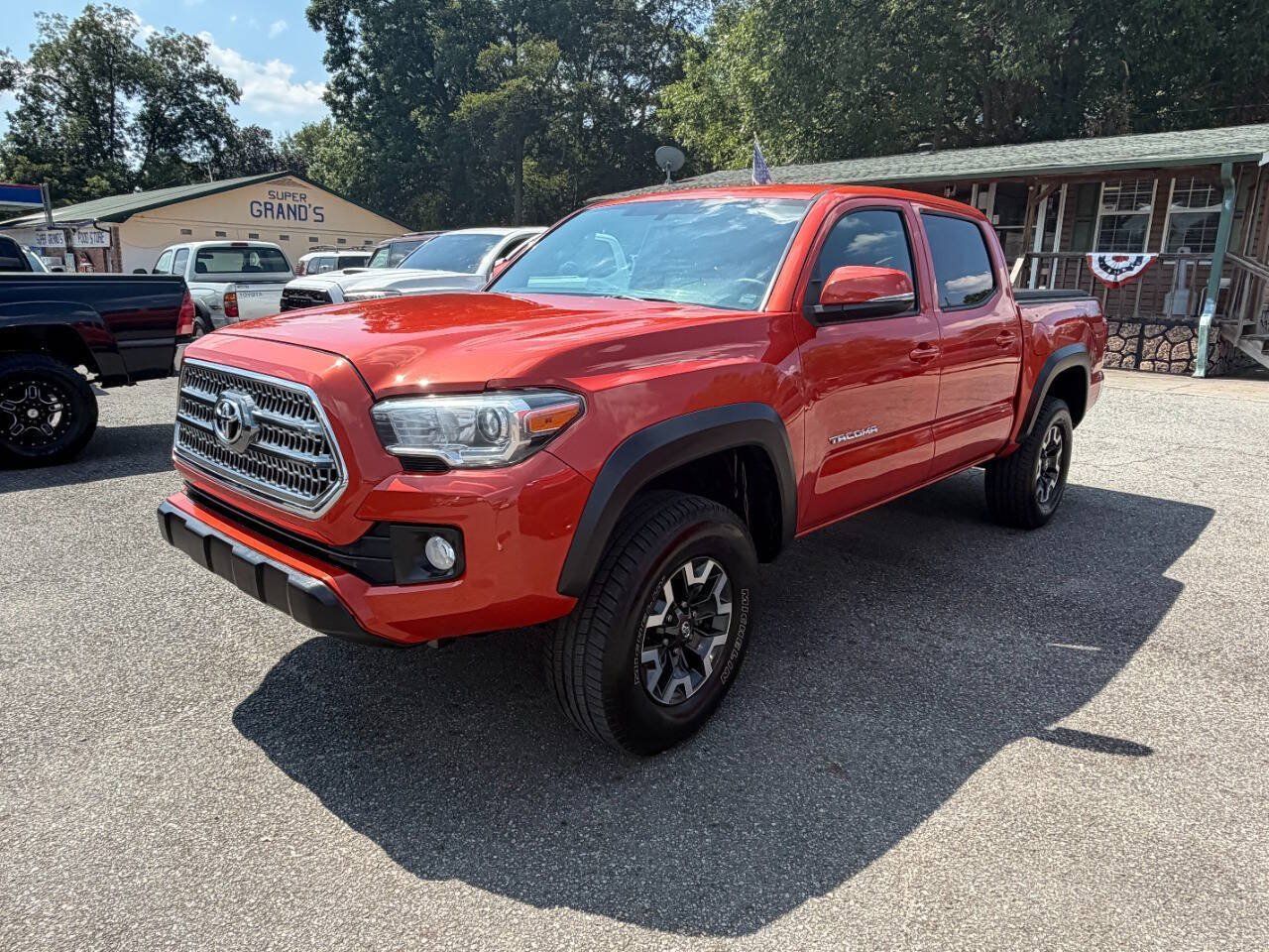 Used 2017 Toyota Tacoma TRD Off-Road w/ Tow Package (A/T) AWD/4WD image 1