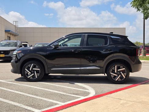 Used 2025 Nissan Kicks SV FWD image 4