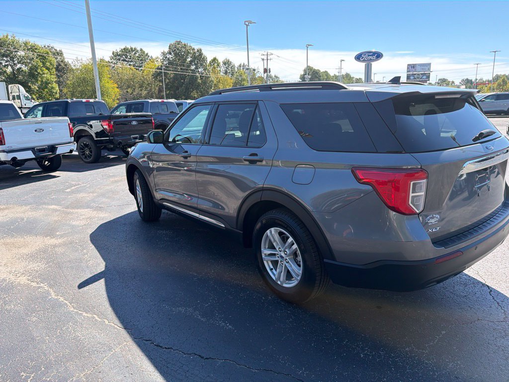 Used 2024 Ford Explorer XLT RWD image 5