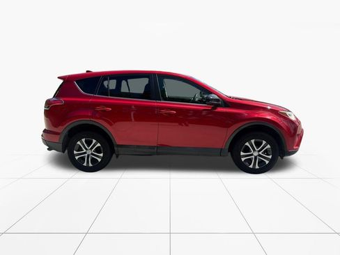 Used 2017 Toyota RAV4 LE FWD image 9