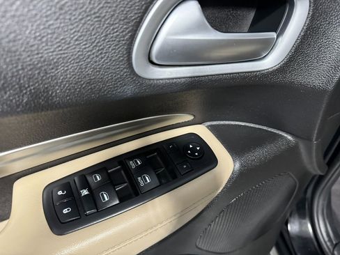 Used 2019 Dodge Durango SXT image 12