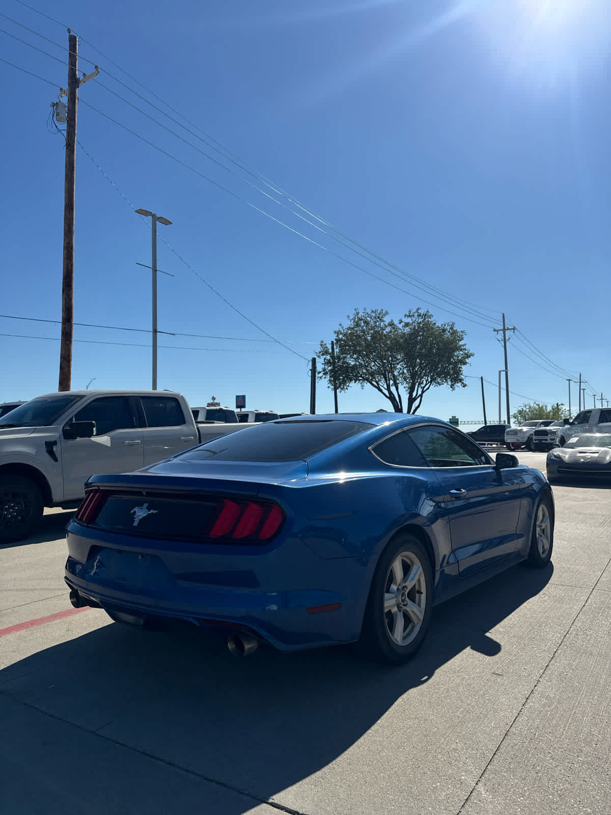 Used 2017 Ford Mustang Coupe RWD image 3