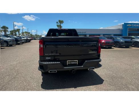 Used 2023 Chevrolet Silverado 1500 High Country w/ Technology Package AWD/4WD image 7