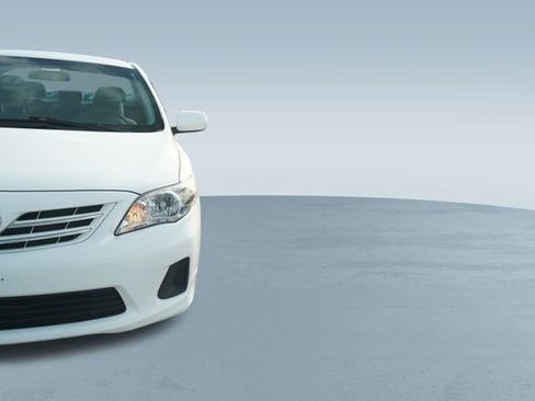 Used 2013 Toyota Corolla LE image 35