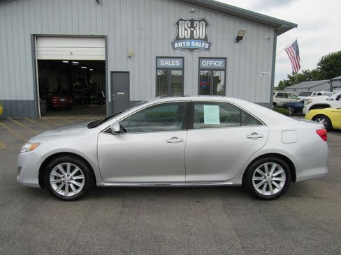 Used 2013 Toyota Camry XLE w/ Leather Pkg FWD image 3
