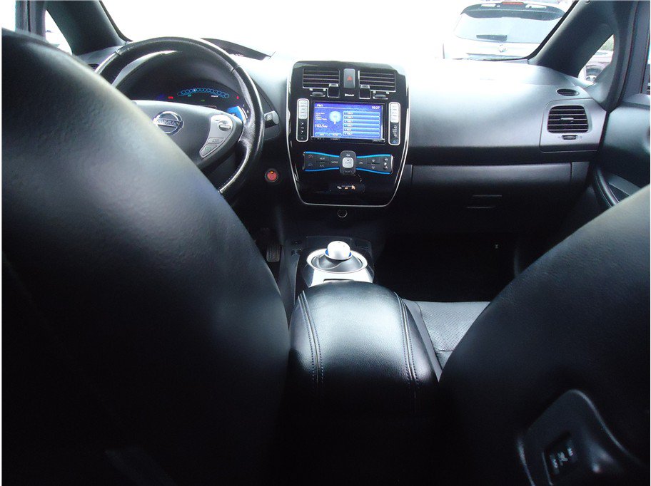 Used 2013 Nissan Leaf SL w/ Premium Pkg FWD image 25