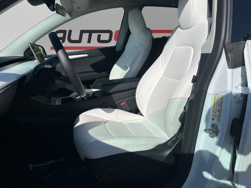 Used 2024 Tesla Model Y Long Range AWD/4WD image 11