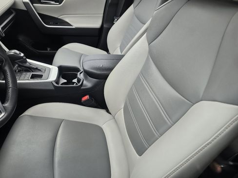 Certified 2020 Toyota RAV4 XLE Premium image 21