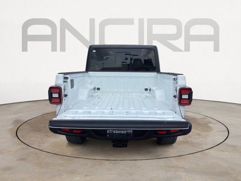 Used 2026 Jeep Gladiator Rubicon AWD/4WD image 16