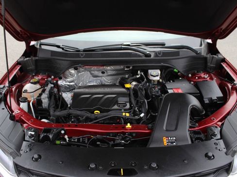 Used 2025 Chevrolet Trax LT FWD image 8