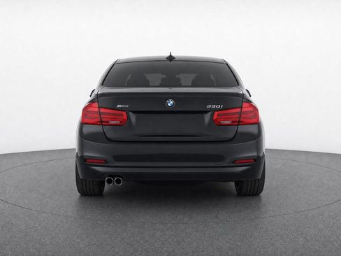 Used 2018 BMW 330i xDrive Sedan w/ Convenience Package AWD/4WD image 4