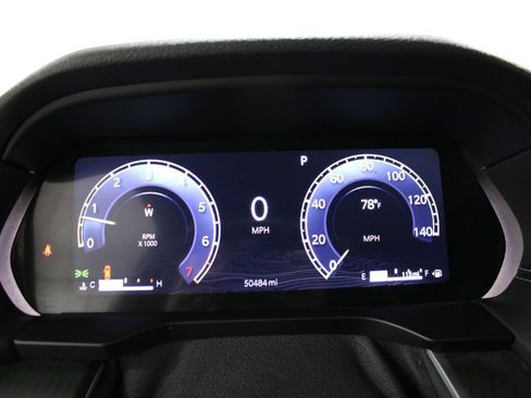 Used 2024 Jeep Grand Cherokee Altitude AWD/4WD image 40