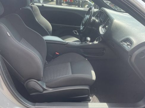 Used 2018 Dodge Challenger R/T RWD image 6
