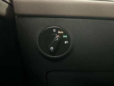 Used 2022 Volkswagen Taos SEL image 24