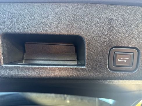 Used 2024 GMC Acadia AT4 w/ Luxury Package image 30