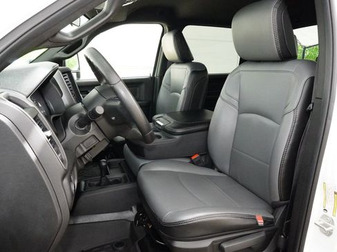 Used 2024 RAM 2500 Tradesman w/ Chrome Appearance Group image 28