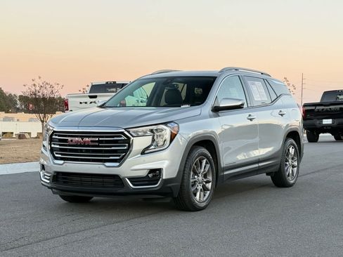 Used 2022 GMC Terrain SLT w/ Tech Package image 1