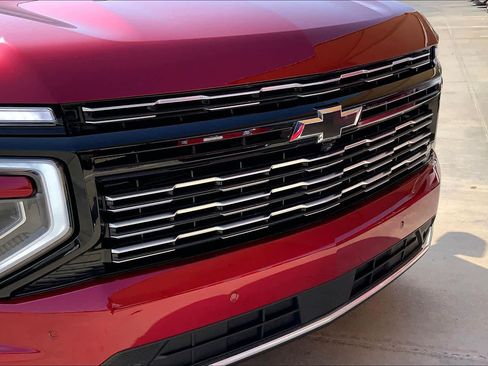 Used 2025 Chevrolet Tahoe High Country AWD/4WD image 32