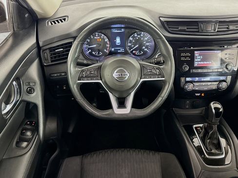 Used 2017 Nissan Rogue SV FWD image 16