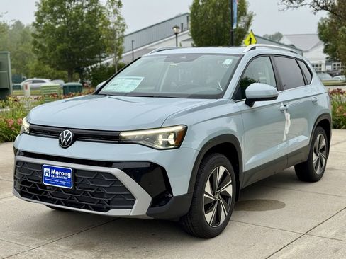 New 2025 Volkswagen Taos SE image 4