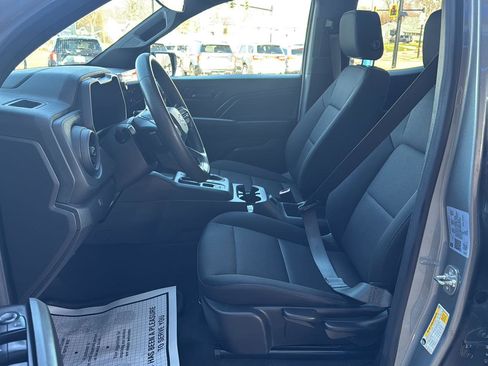 Used 2024 Chevrolet Colorado W/T image 9