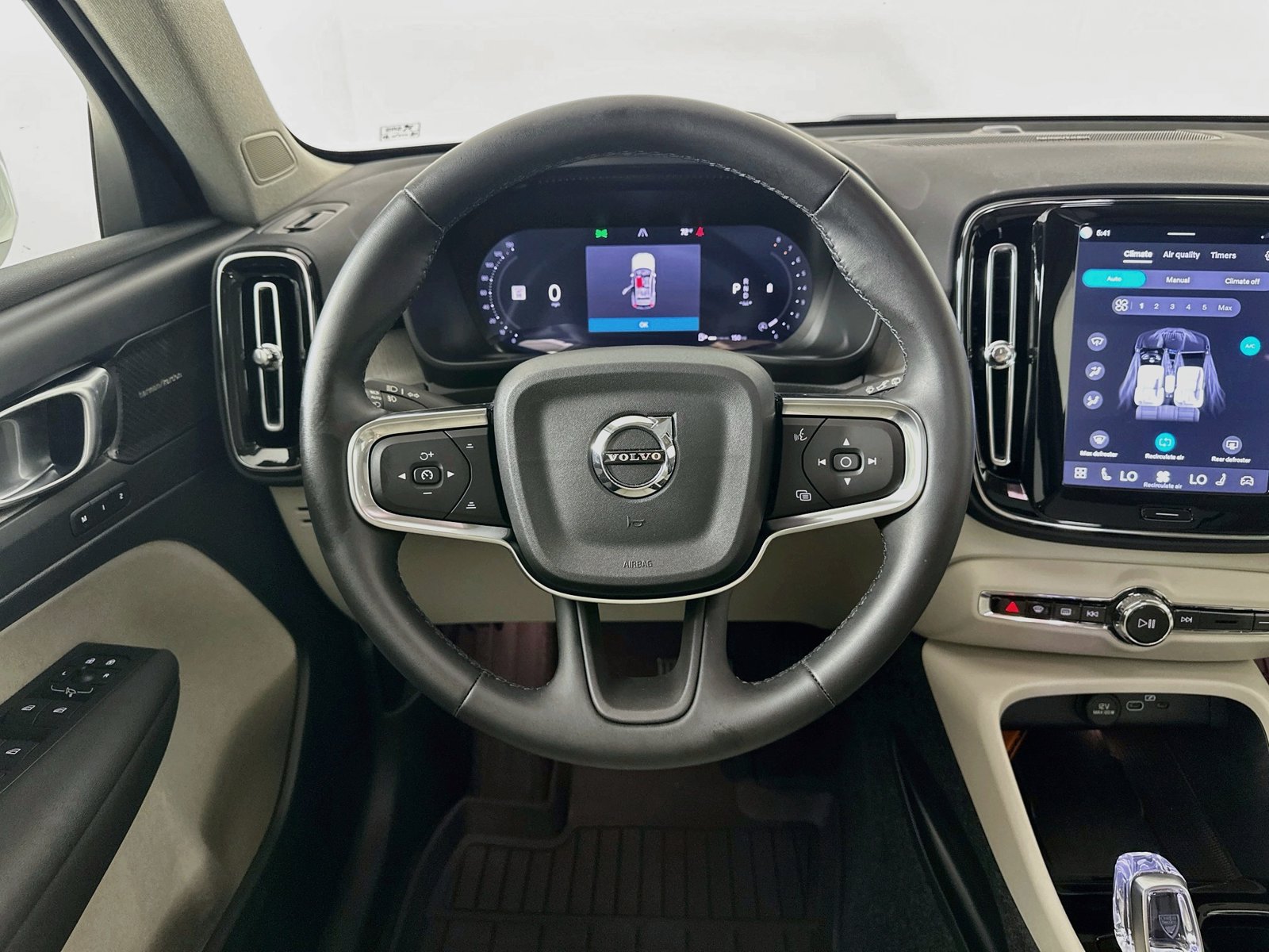 Certified 2025 Volvo XC40 B5 Ultra w/ Protection Package AWD/4WD image 15
