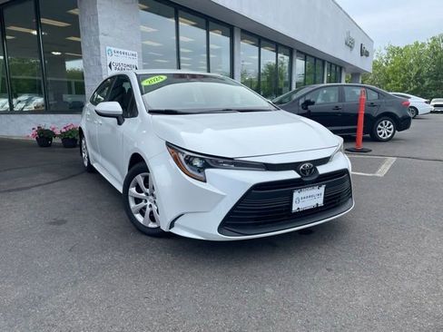 Used 2024 Toyota Corolla LE FWD image 3