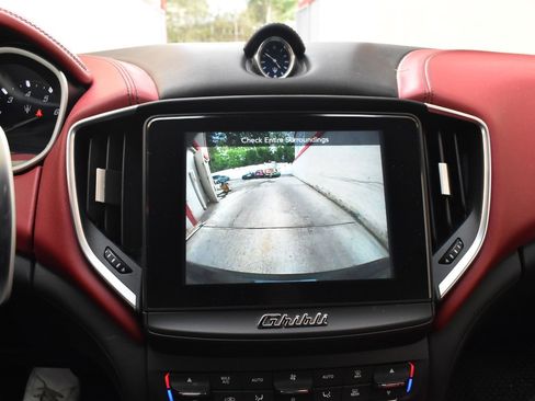 Used 2019 Maserati Ghibli S Q4 AWD/4WD image 32