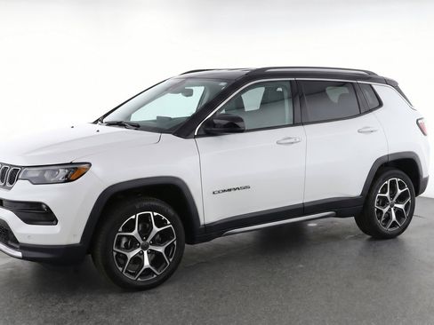 Used 2025 Jeep Compass Limited AWD/4WD image 2