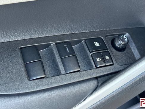 Used 2026 Toyota Corolla Cross L AWD/4WD image 12