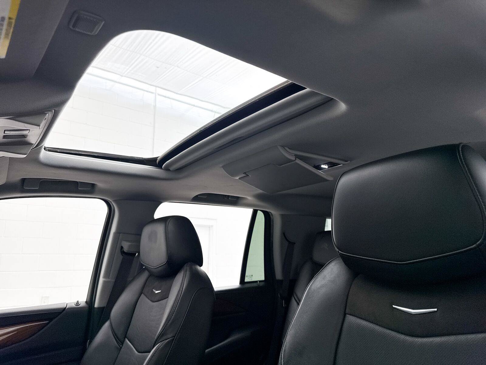 Used 2016 Cadillac Escalade Luxury RWD image 6