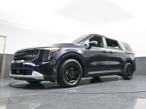 Used 2025 Kia Carnival image 59