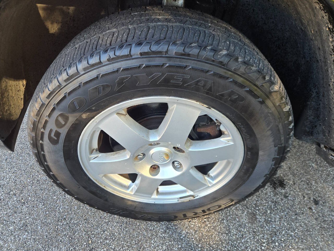 Used 2010 Jeep Grand Cherokee Laredo AWD/4WD image 38
