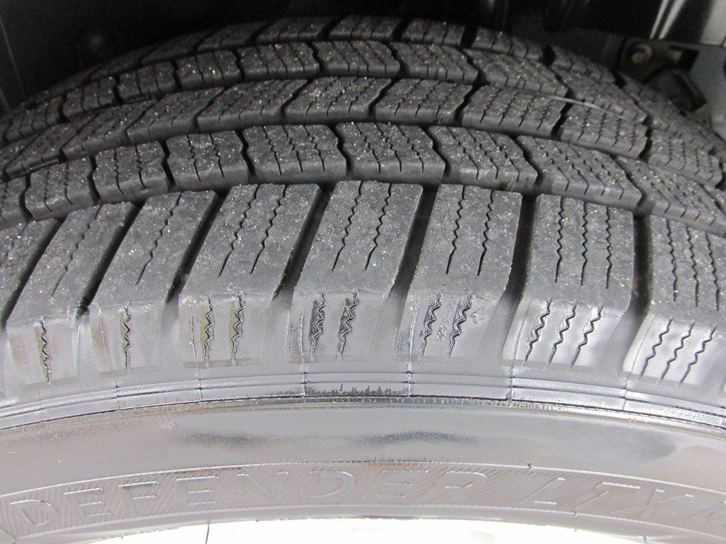 Used 2017 Ford Explorer XLT w/ Equipment Group 201A FWD image 8