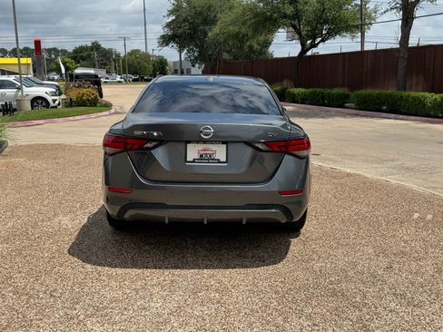 Used 2022 Nissan Sentra SV FWD image 9
