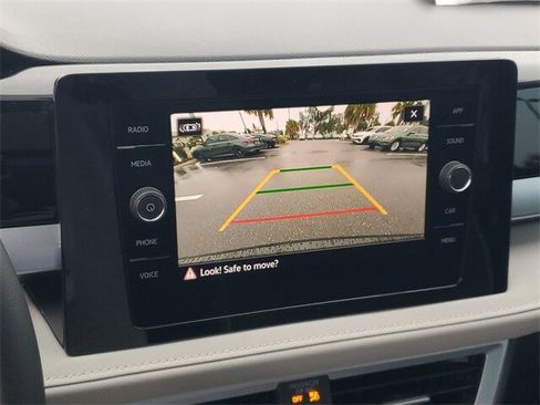 New 2026 Volkswagen Taos SE image 24