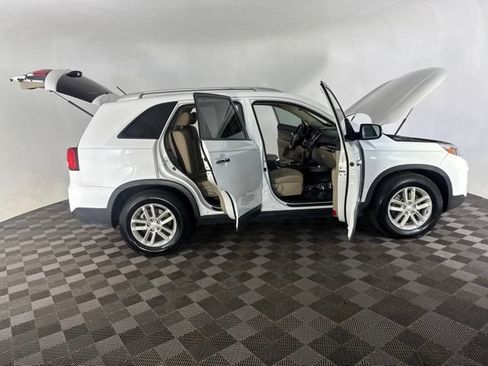 Used 2015 Kia Sorento LX AWD/4WD image 13