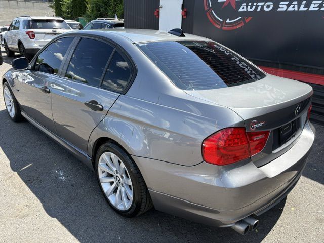 Used 2009 BMW 328i xDrive Sedan AWD/4WD image 3