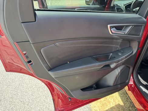 Used 2024 Ford Edge Titanium image 8