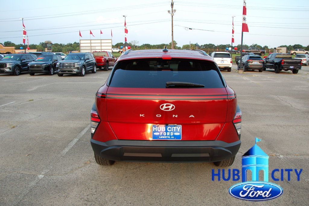 Used 2025 Hyundai Kona SEL FWD image 4