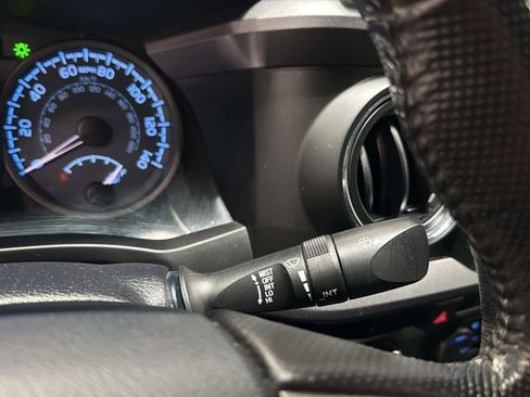 Used 2016 Toyota Tacoma TRD Off-Road AWD/4WD image 27