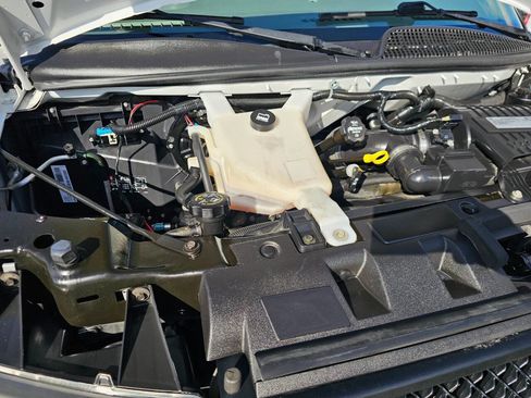 Used 2019 Chevrolet Express 2500 image 21