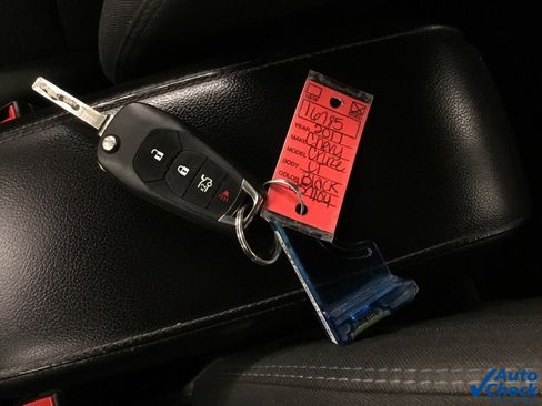 Used 2017 Chevrolet Cruze LT image 52