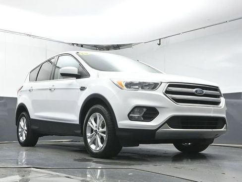 Used 2019 Ford Escape SE image 32