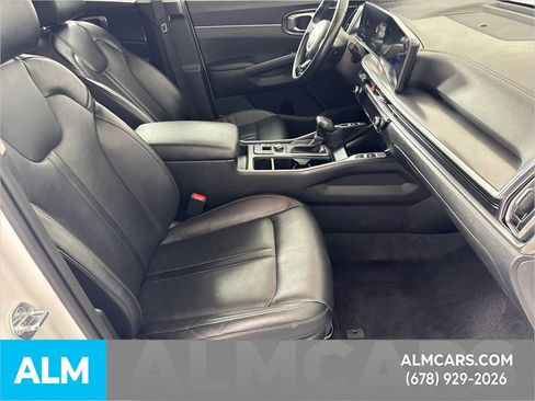 Used 2024 Kia Sorento S image 14