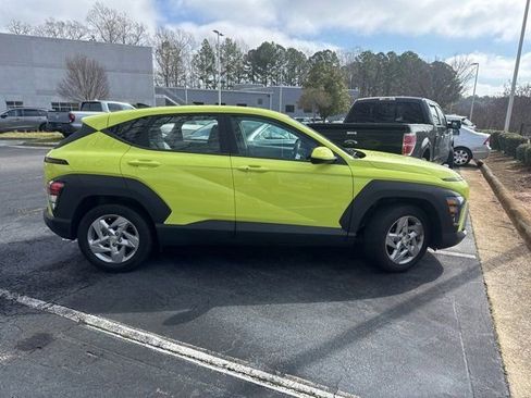Used 2024 Hyundai Kona SE image 2